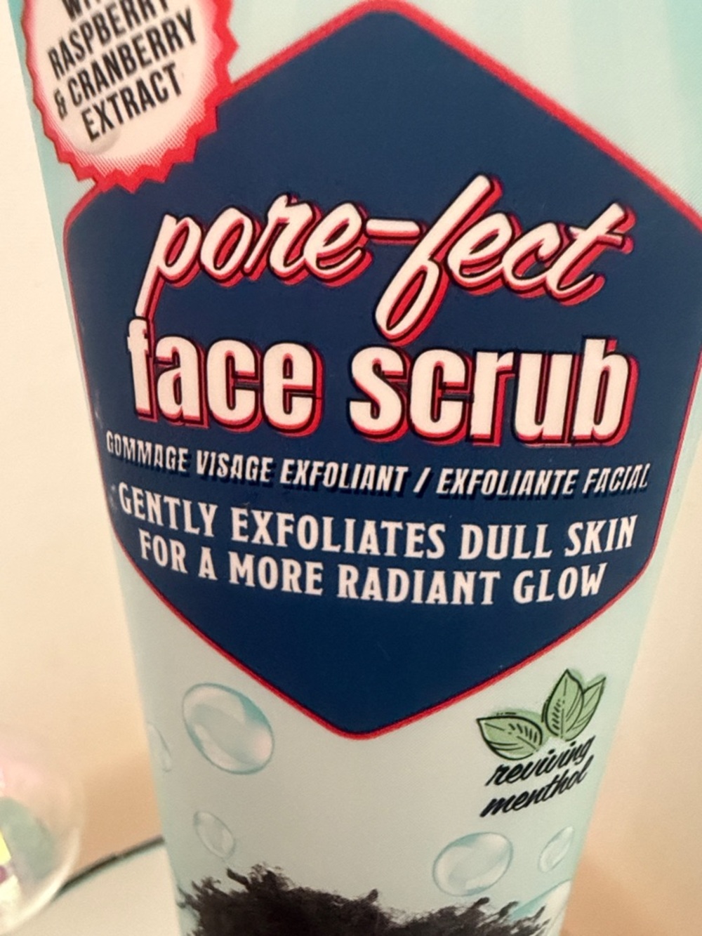 Dirty Works Pore-fect Face Scrub Raspberry Cranberry Extract & Reviving Menthol - Picture 4 of 9
